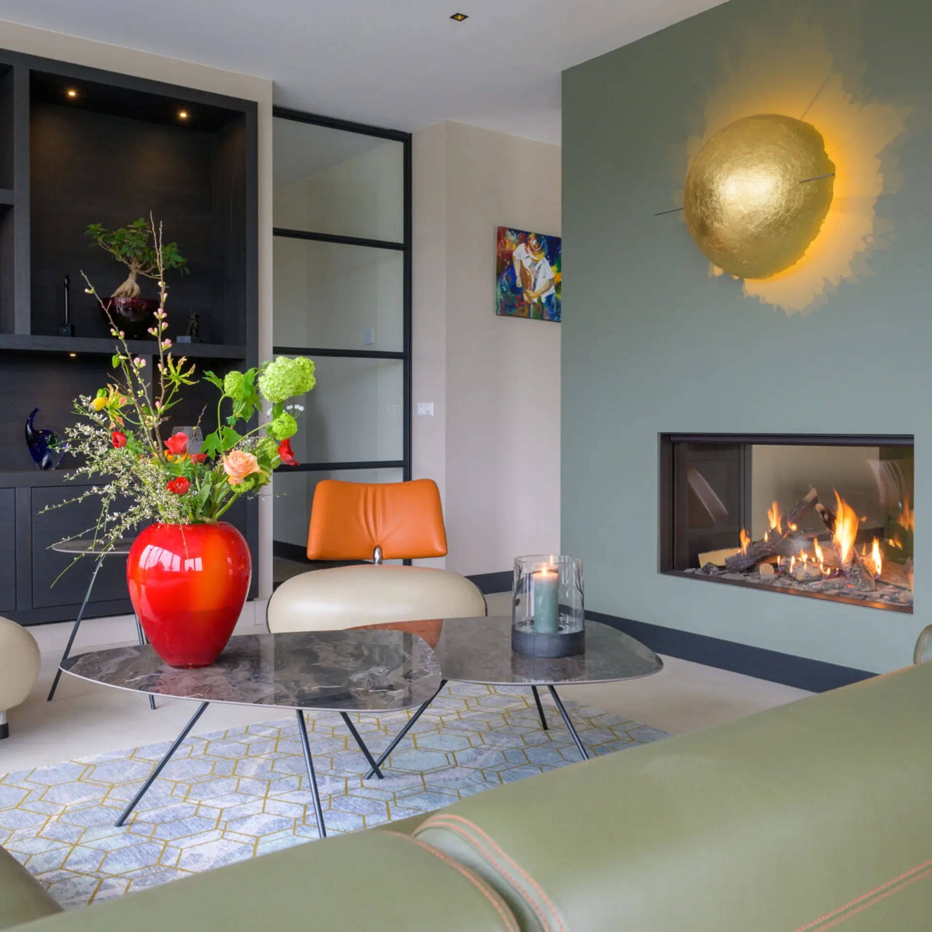 Kleurrijke woning met gas- en houtkachel