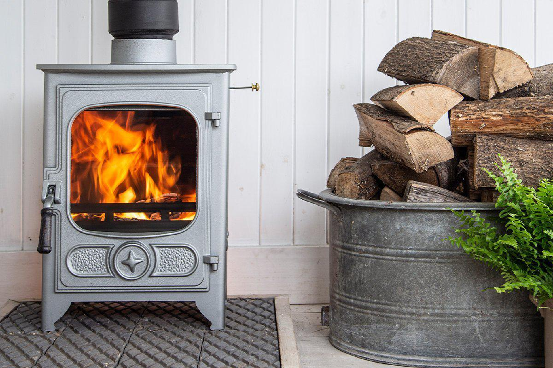 Charnwood-Country-4-BLU-Wood-Burning-Stove-Charnwood-Stoves-3_2000x.png