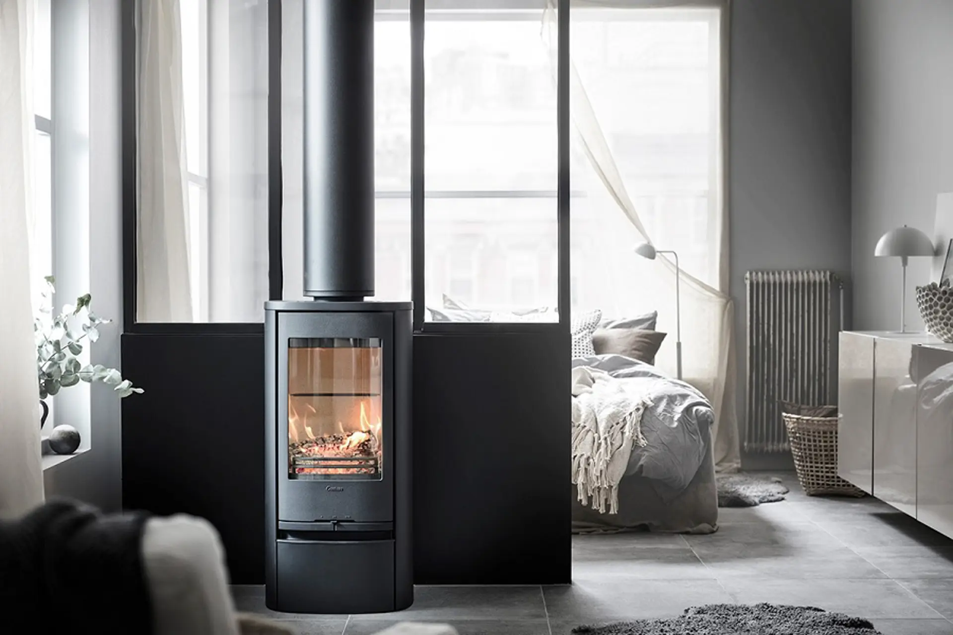 Contura_810_Style_aluminium_bovenplaat_zwart_sfeer.jpg