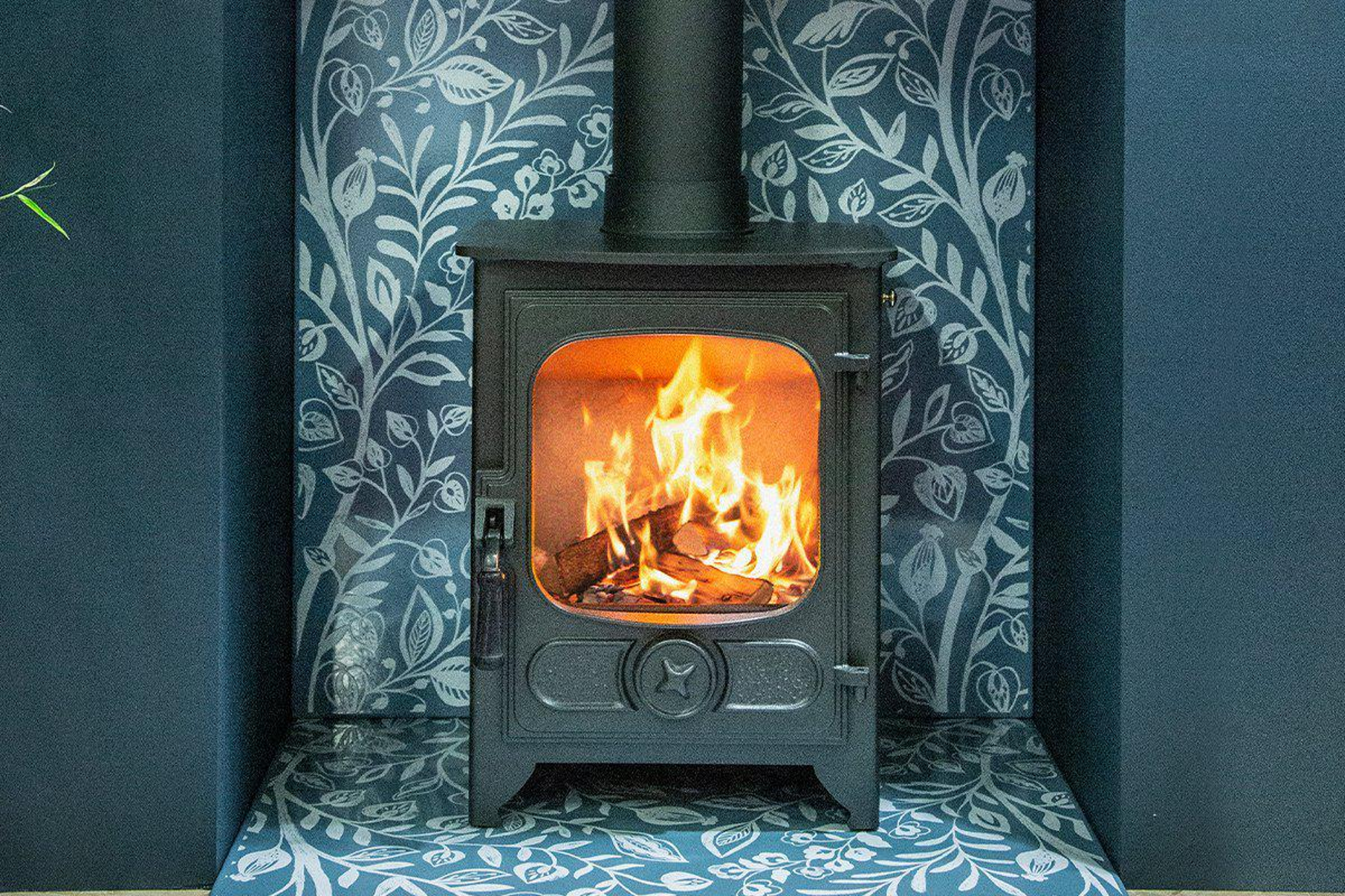 Charnwood-Country-4-BLU-Wood-Burning-Stove-Charnwood-Stoves_2000x.png