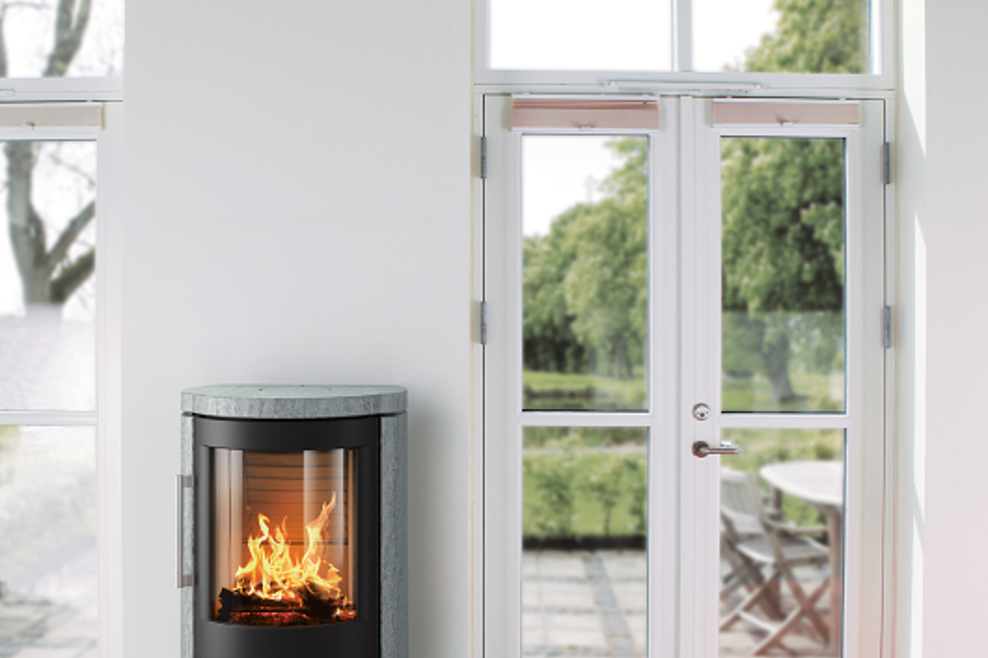 Hwam_3640_c_gietijzeren_deur_zwart_met_speksteen_bekleding_zwart_interieur_setting.png